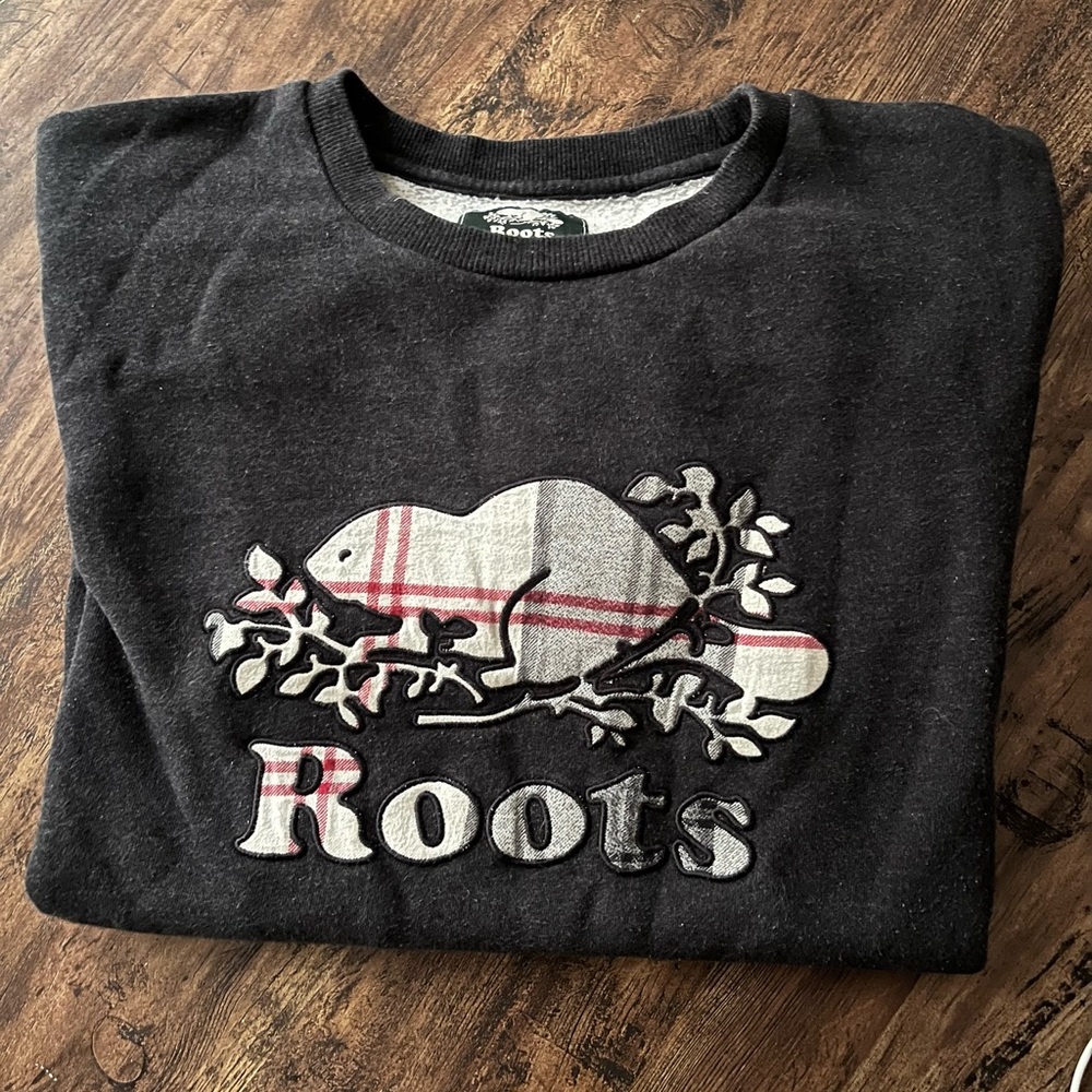 Roots Charcoal Sweatshirt with Plaid Beaver Design